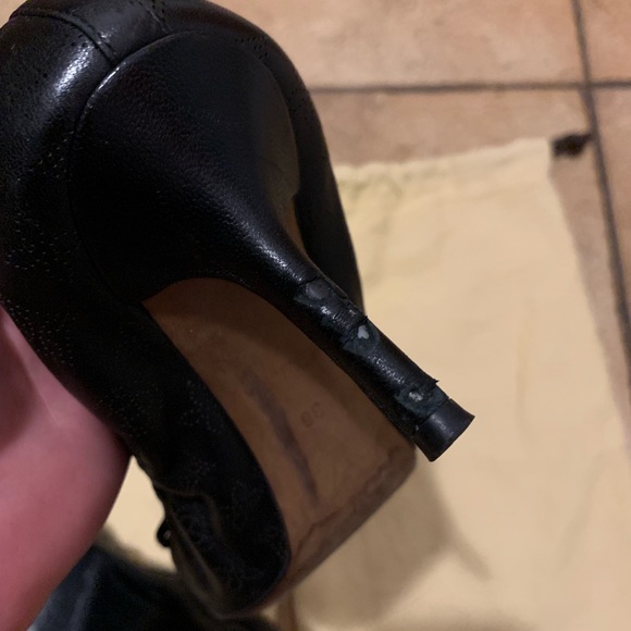 Louis Vuitton Women’s Shoes LV Gold Bowtie Close toe - Picture 3 of 5